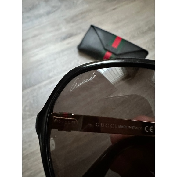 Women’s Gucci Oversized Sunglasses - Picture 4 of 12